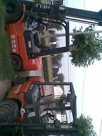 上海松日叉车租赁 嘉定工业园区电瓶叉车出租与蓄电池租赁一体化解决方案